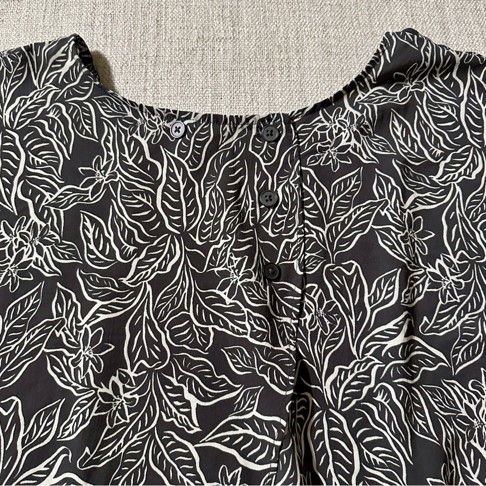 TORRID Island Silk Dolman Cross Back Crop Top Whimsical Sleek Chic Wmn 1X 14 16 - Picture 10 of 16